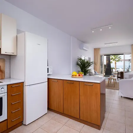 בית נופש Kyma I - Beachfront At Latsi *